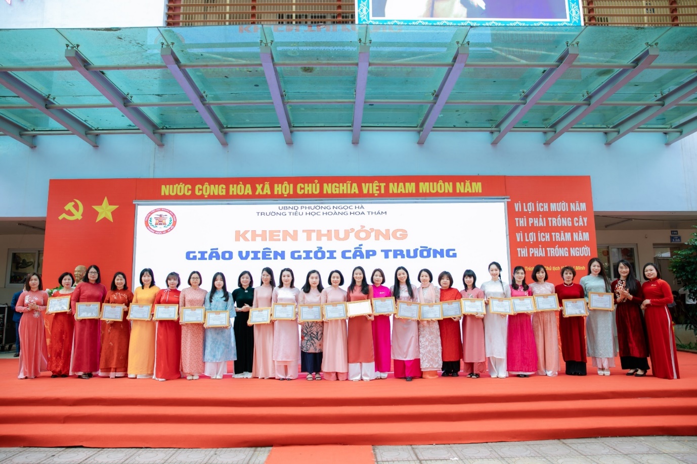 A group of women holding certificates

AI-generated content may be incorrect.