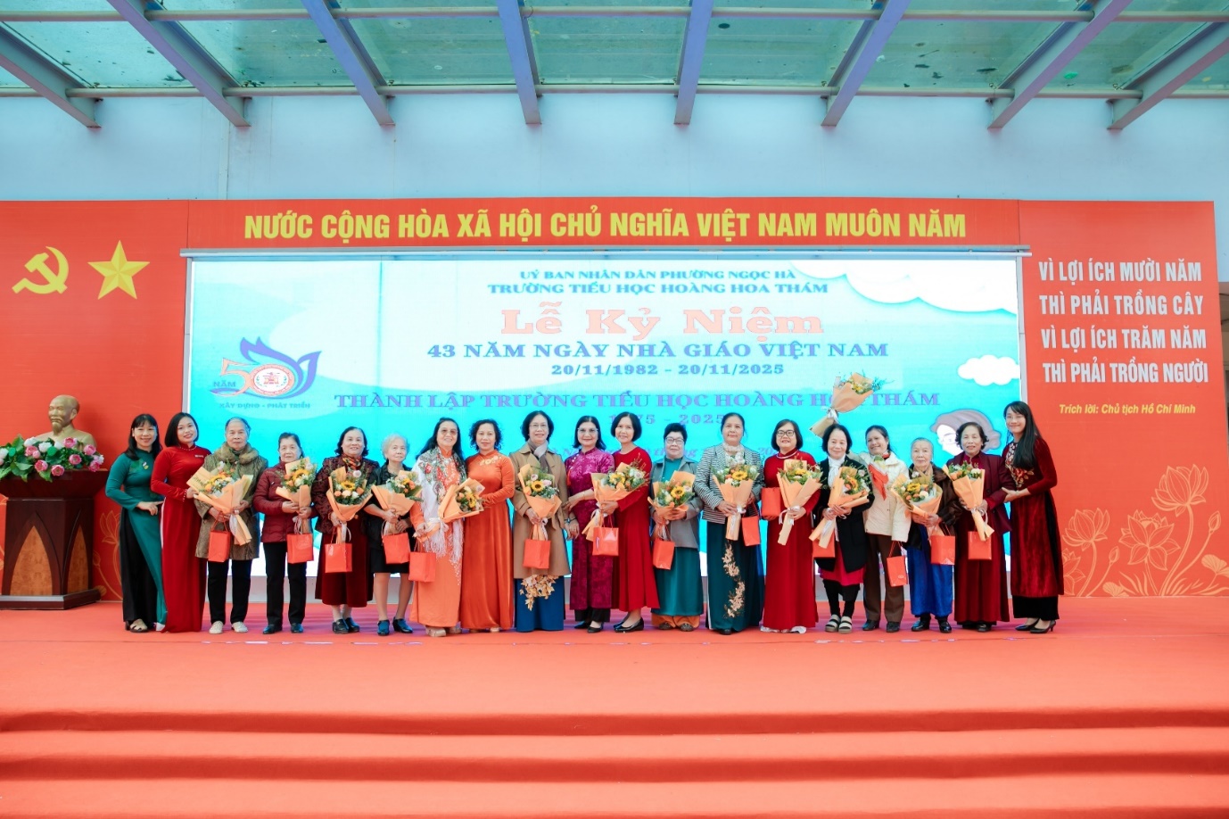 A group of women standing on a stage

AI-generated content may be incorrect.