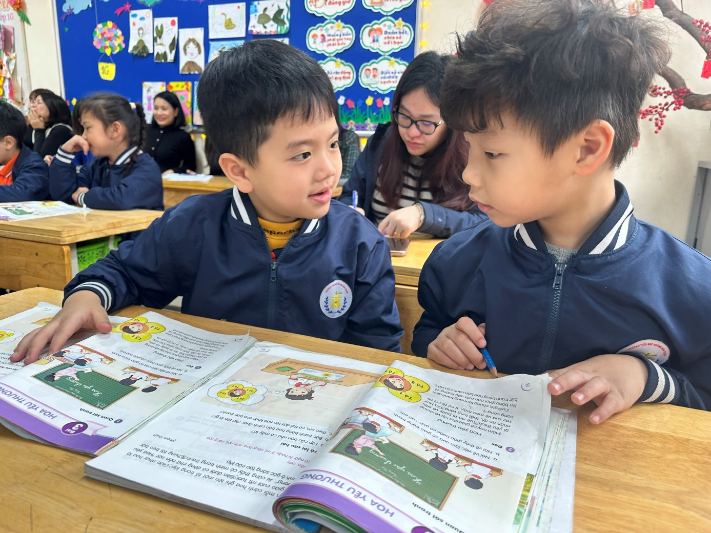 A group of children in a classroom

AI-generated content may be incorrect.