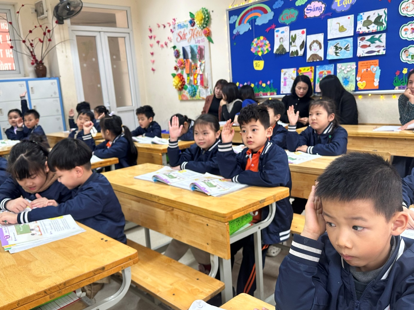 A group of children in a classroom

AI-generated content may be incorrect.