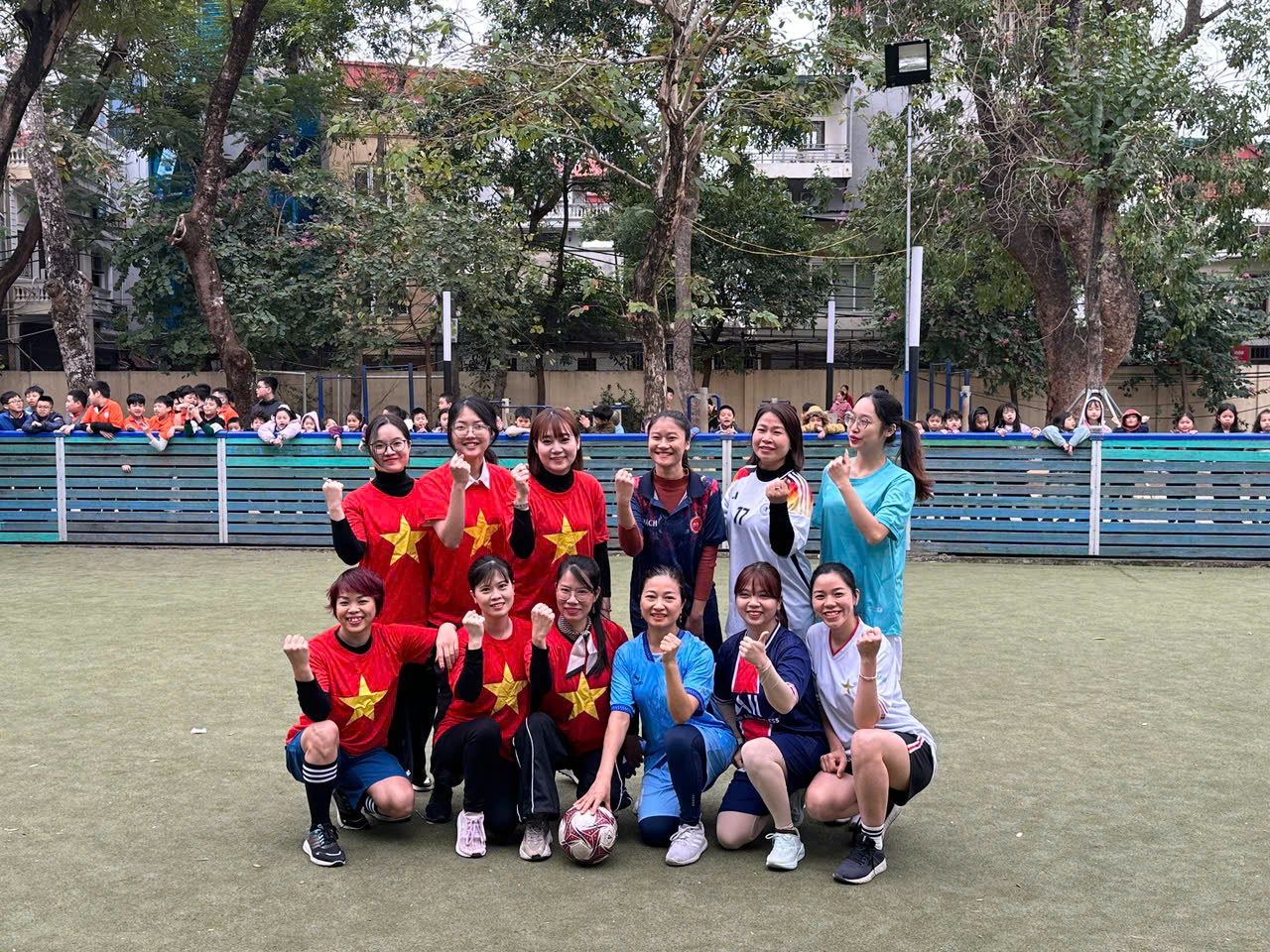 A group of people posing for a photo

AI-generated content may be incorrect.