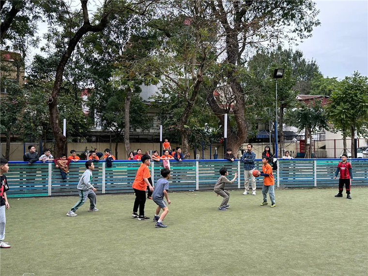 Ảnh có chứa ngoài trời, cây cối, người, trận đấu thể thao

Nội dung do AI tạo ra có thể không chính xác.