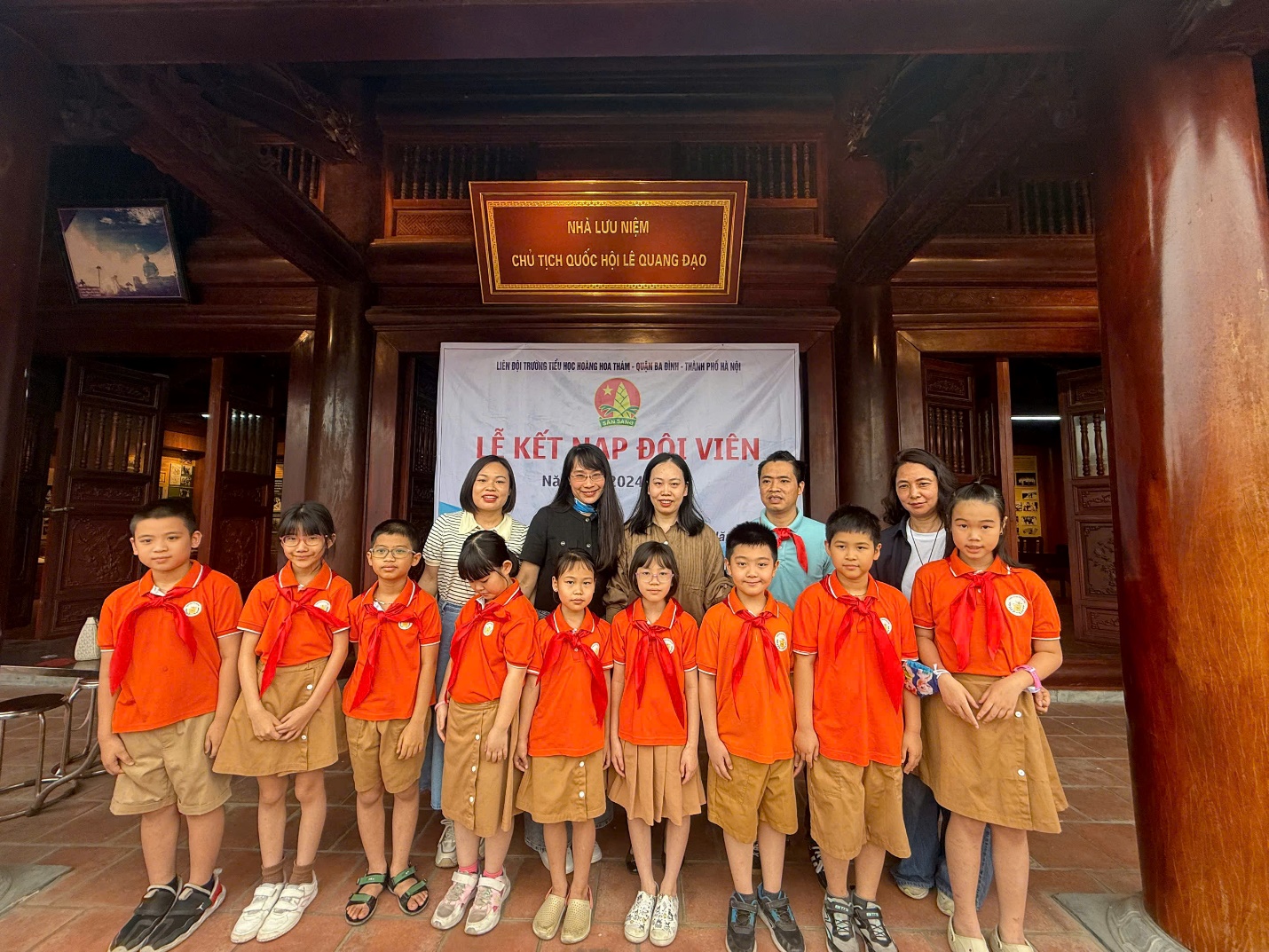 A group of children and adults posing for a photo

AI-generated content may be incorrect.