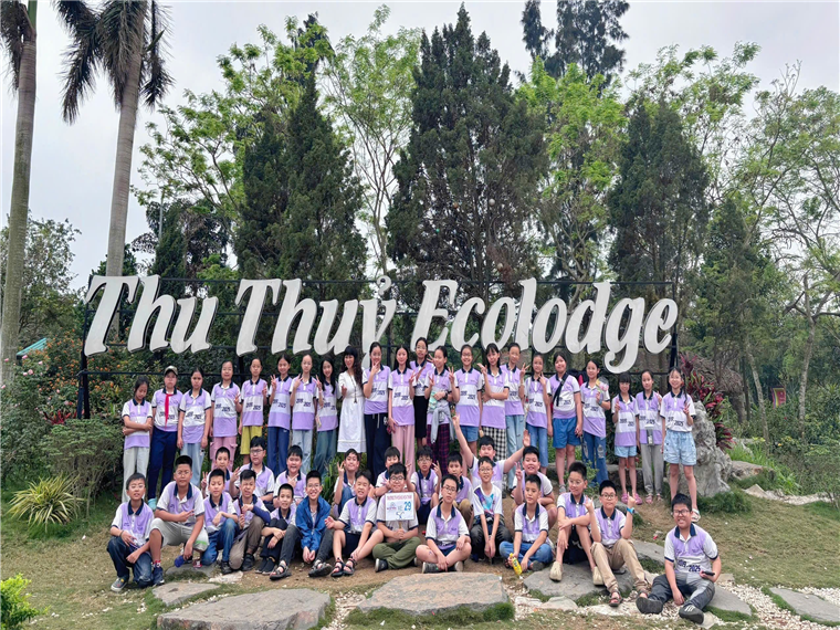 Ảnh có chứa ngoài trời, người, cây cối, trang phục

Nội dung do AI tạo ra có thể không chính xác.