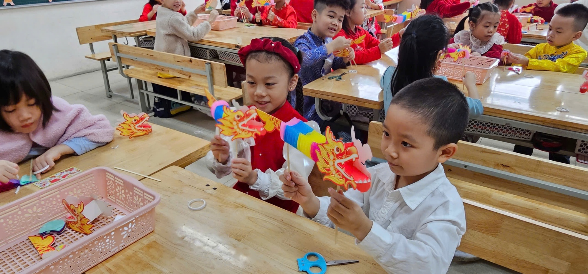 A group of children holding a toy object

AI-generated content may be incorrect.