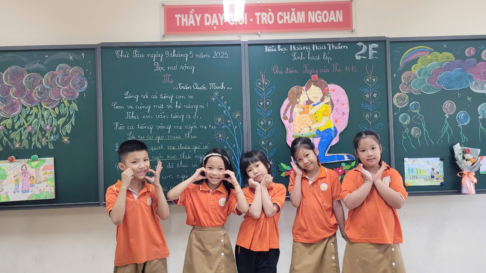 A group of children in uniform

AI-generated content may be incorrect.