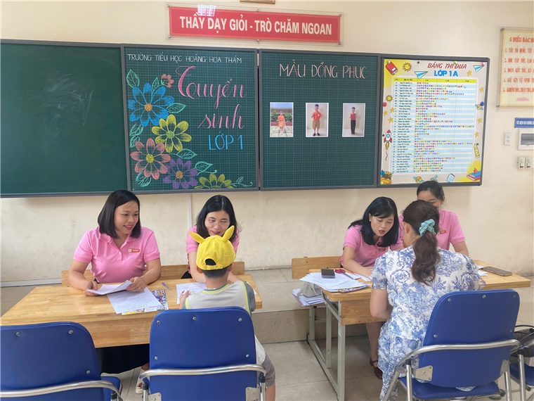 A group of people sitting at desks in a classroom

AI-generated content may be incorrect.