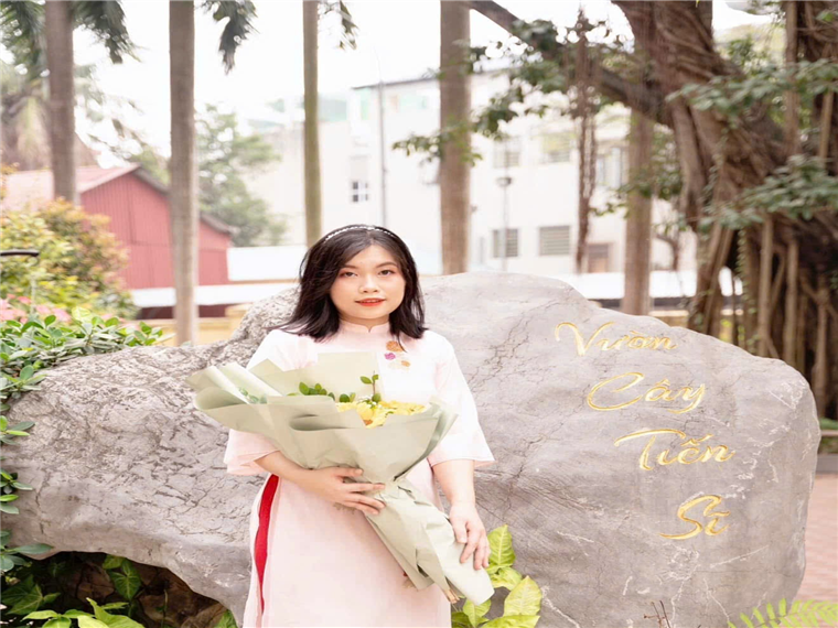 A person holding flowers in front of a large rock

AI-generated content may be incorrect.