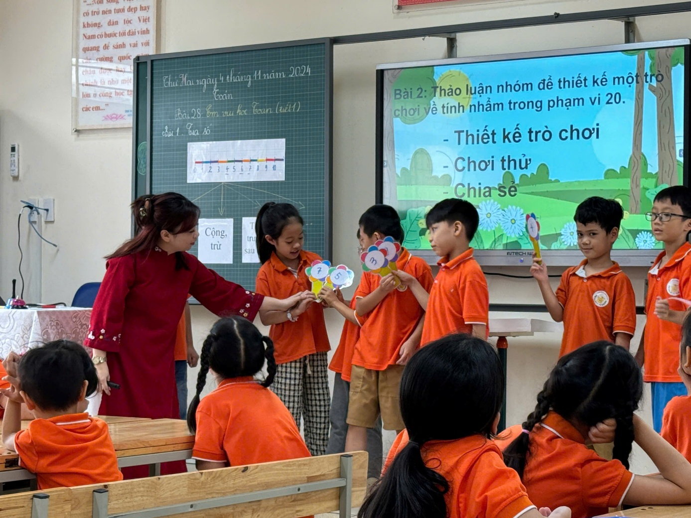 A group of children in a classroom

AI-generated content may be incorrect.