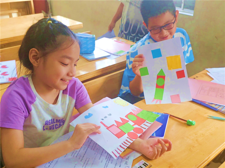 A child and child holding up paper

AI-generated content may be incorrect.