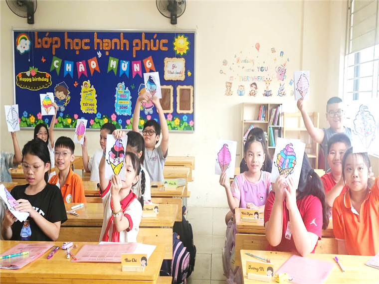 A group of children in a classroom

AI-generated content may be incorrect.