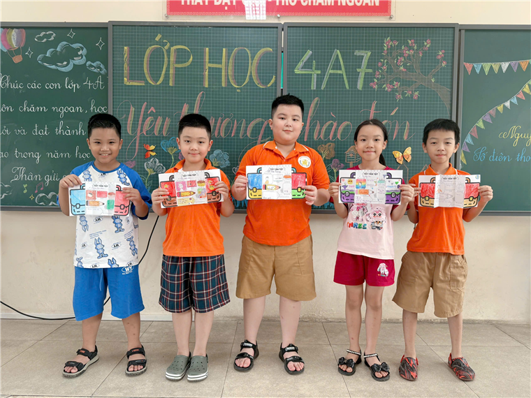 A group of children holding up signs

AI-generated content may be incorrect.