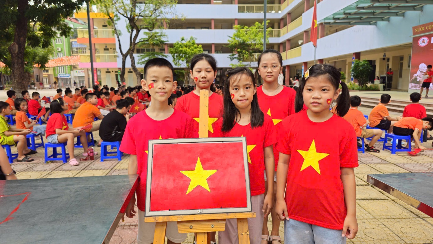 A group of children wearing red shirts

AI-generated content may be incorrect.