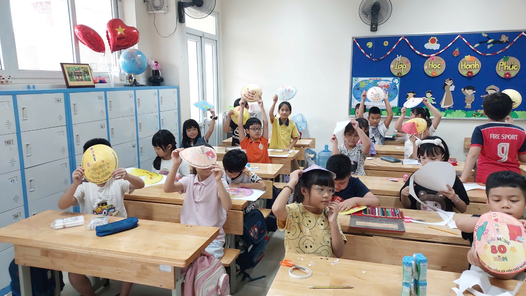 A group of children in a classroom

AI-generated content may be incorrect.
