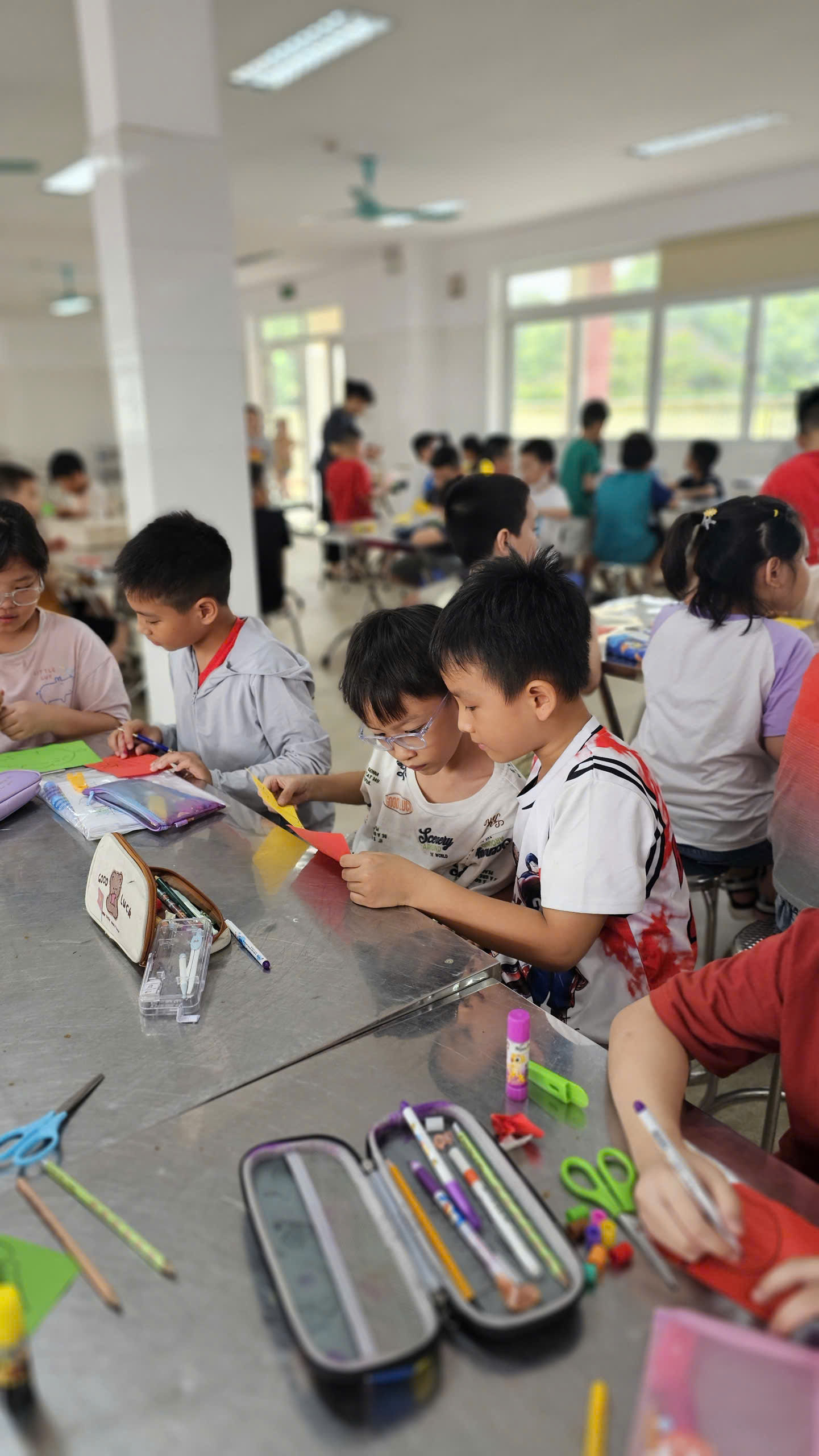 A group of children painting at a table

AI-generated content may be incorrect.