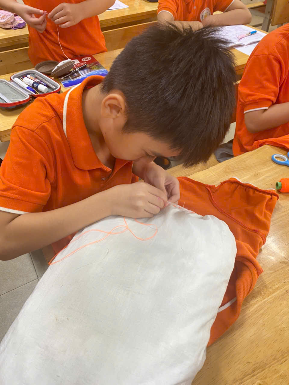 A child sewing on a pillow

AI-generated content may be incorrect.