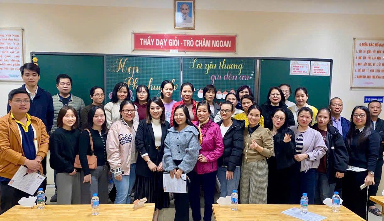 Ảnh có chứa trang phục, người, phụ nữ, cười

Nội dung do AI tạo ra có thể không chính xác.