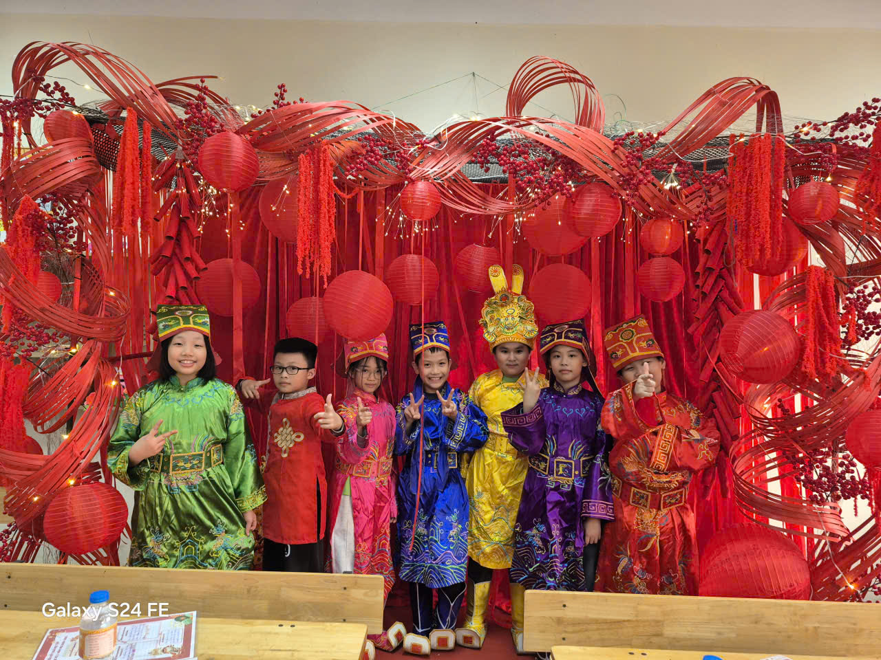 Ảnh có chứa bức tượng, trong nhà, trang phục, Truyền thống

Nội dung do AI tạo ra có thể không chính xác.