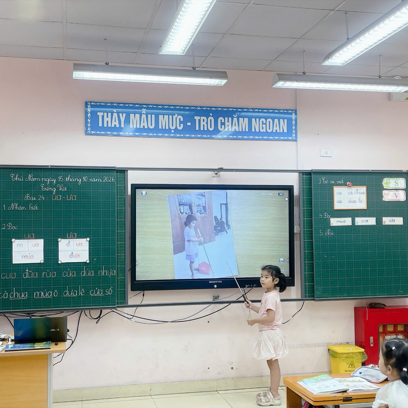A child standing in front of a television

Description automatically generated