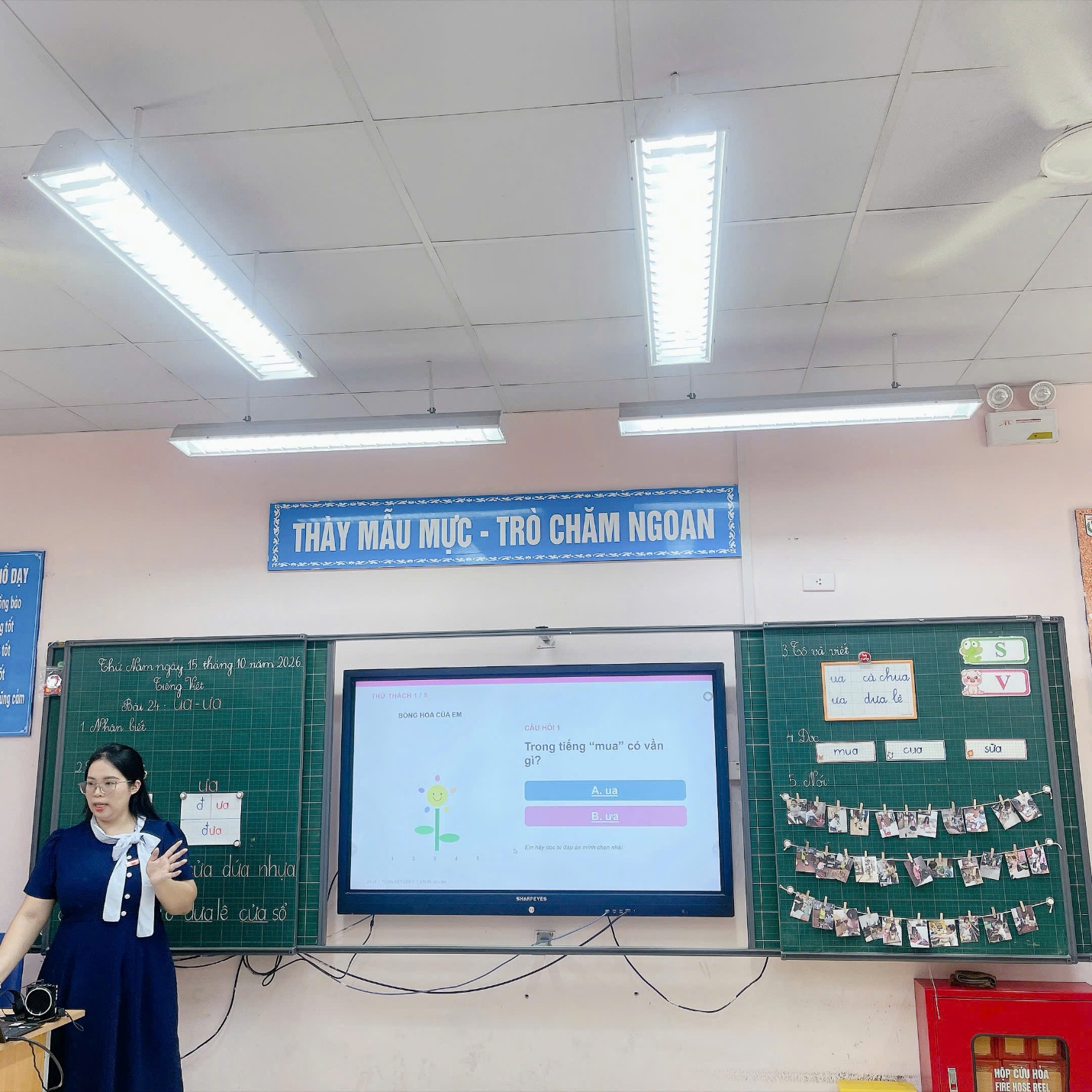 A person standing in front of a large screen

Description automatically generated