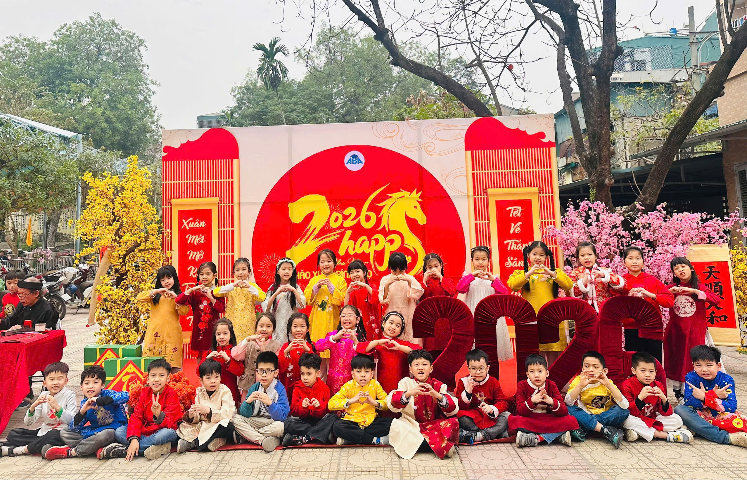 Ảnh có chứa cây cối, ngoài trời, mặt đất, lễ hội

Nội dung do AI tạo ra có thể không chính xác.