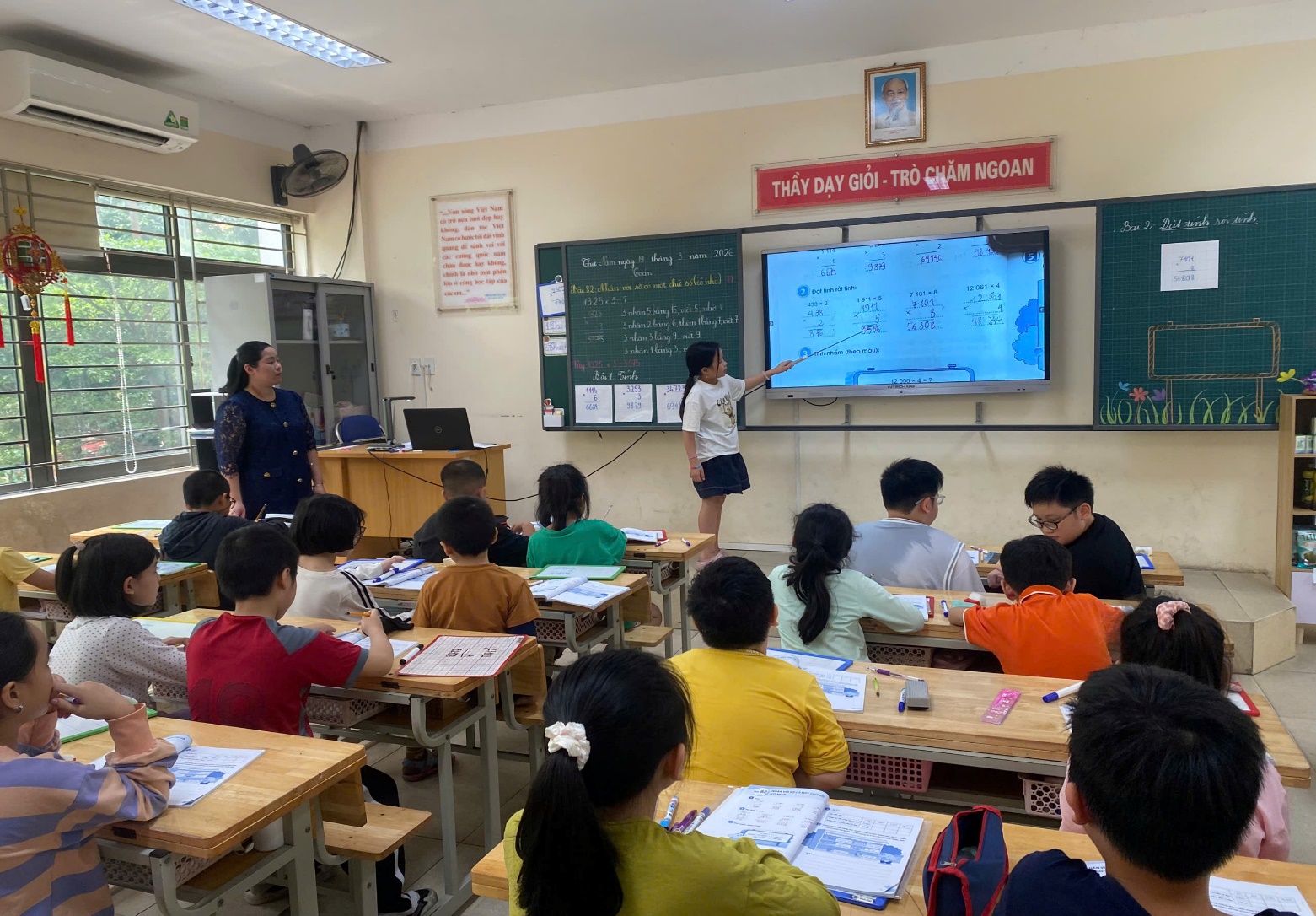 A group of children sitting at desks in a classroom
AI-generated content may be incorrect.