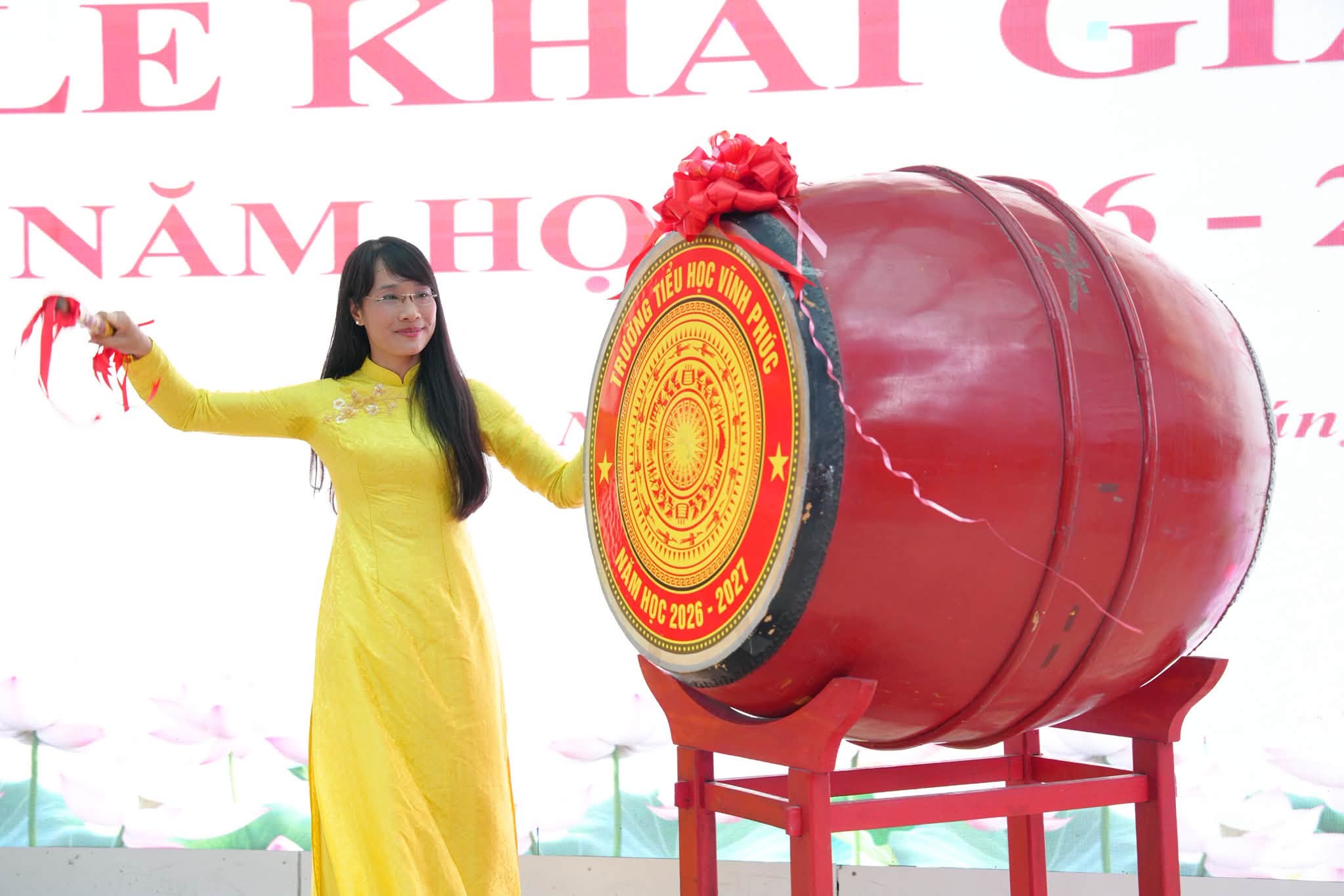Có thể là hình ảnh về đền thờ và văn bản